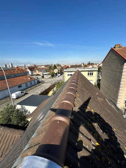 Gros plan sur dallage et pvage dans l'eure au abords d'une maison